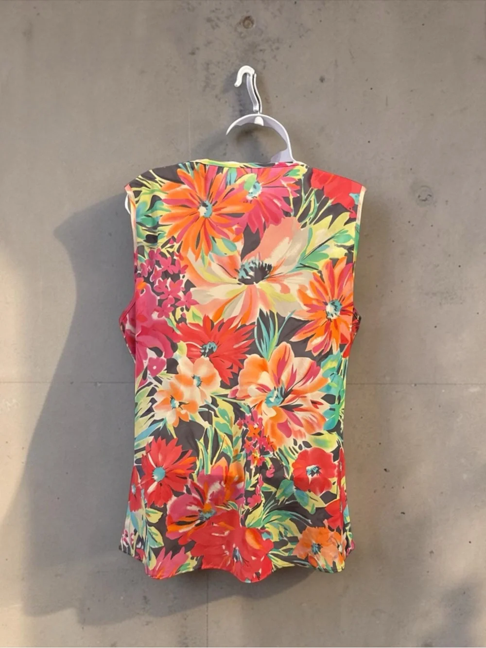Women’s sleeveless floral print blouse size XL